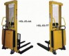 STACKER WITH POWERED LIFT